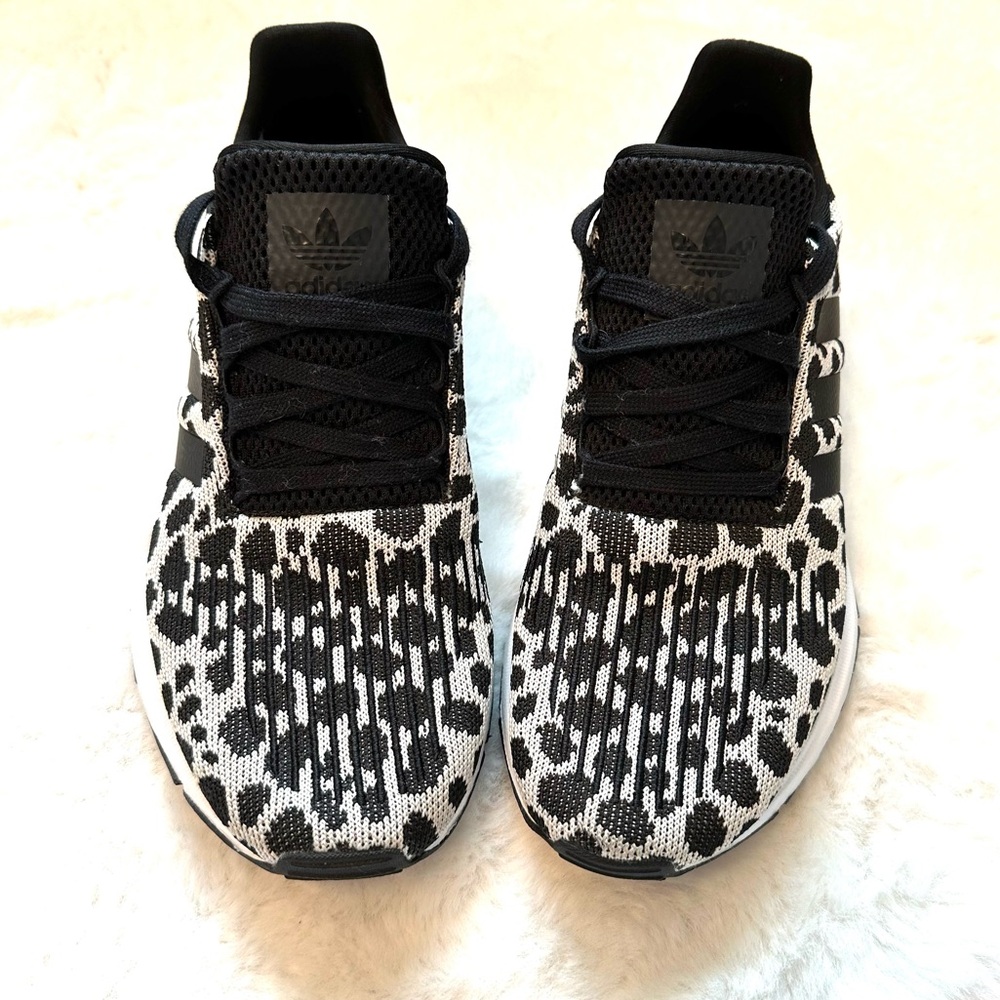 Adidas Swift Run Leopard Womens Sz 6 1/2 Athletic Shoes Sneaker